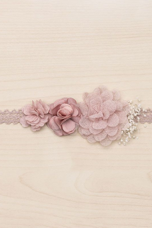 Faixa de renda de algodão com flores e gipsófila combinadas