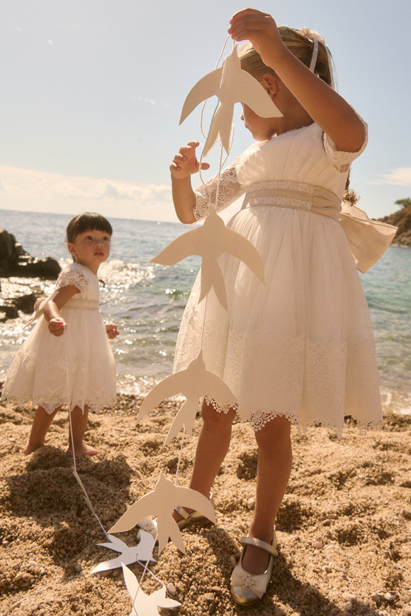 Vestido tule bordado guipura menina