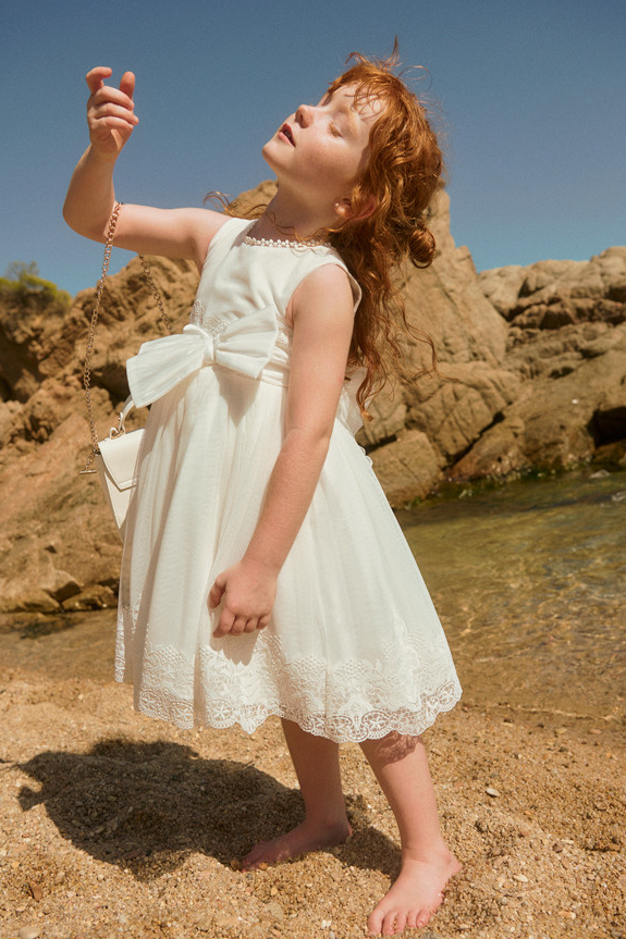 Vestido tule bordado laço menina