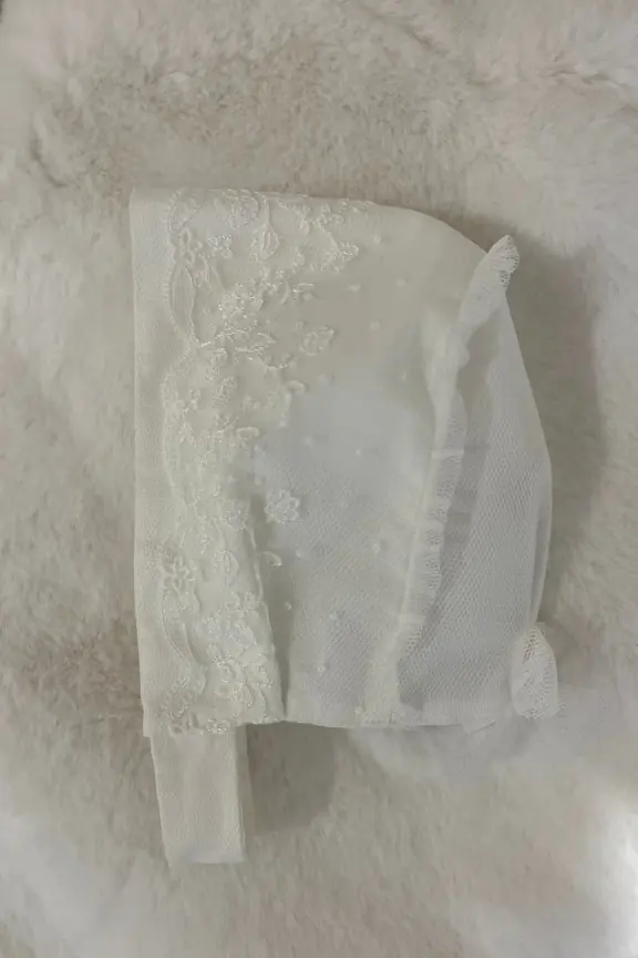 Touca branca para batizado