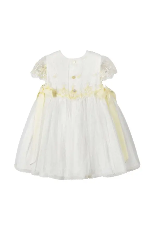 Vestido de batizado em tule bordado