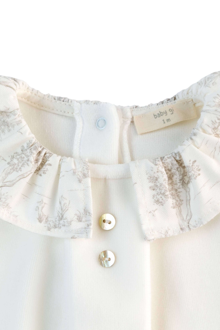 Babygrow com gola de folho