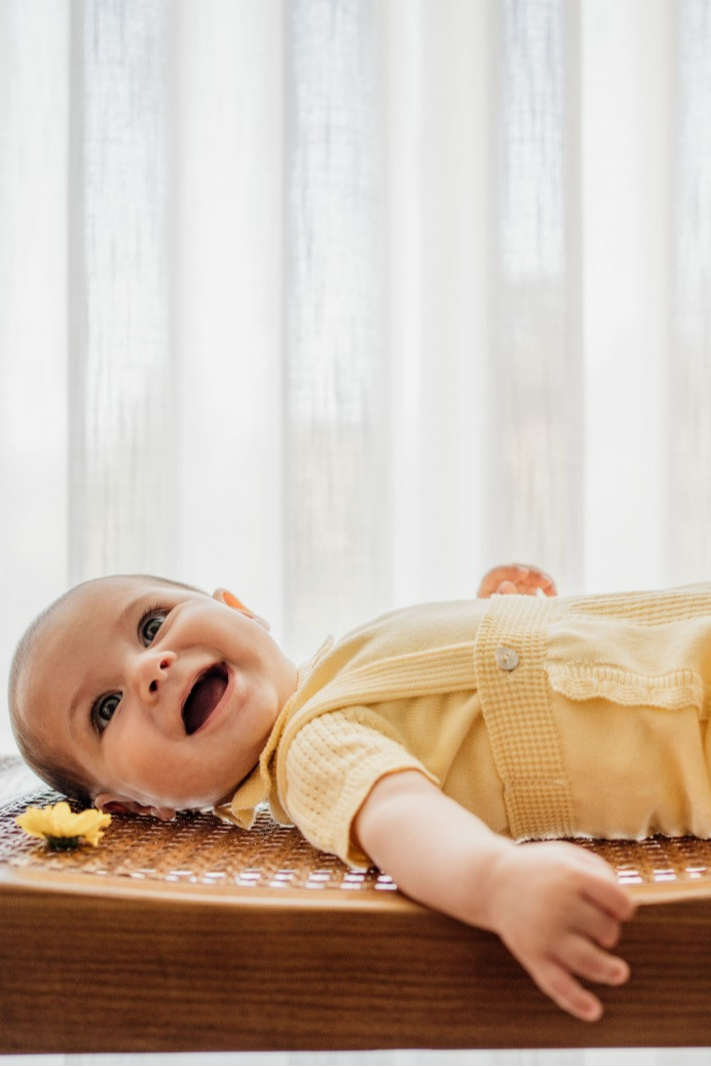 Fofo de alças em amarelo suave